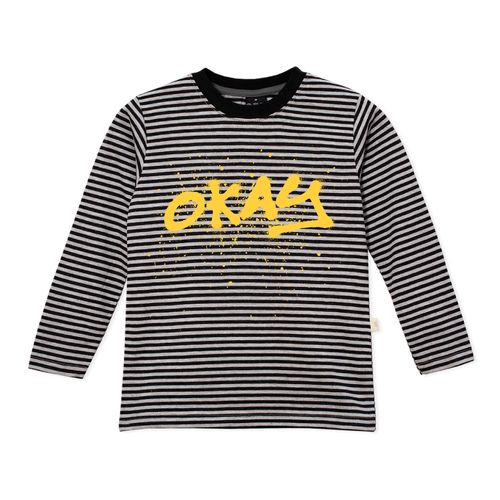 Remera rayada con estampa "okay"