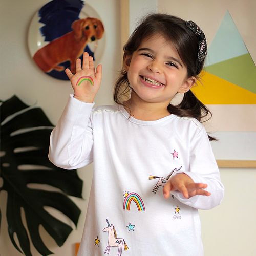 Remera con estampa "unicornio" y puntilla