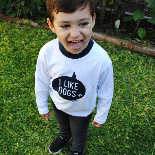 Remera butoné con estampa "I like dogs"
