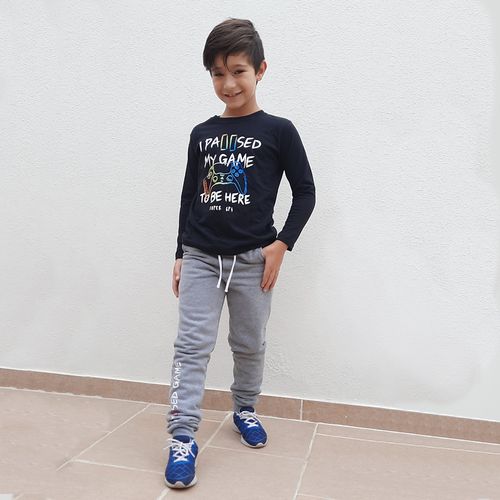 Remera con estampa "paused"